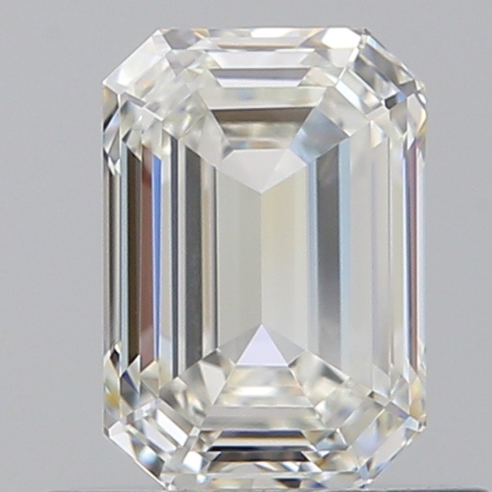 0.7 Carat Emerald Diamond